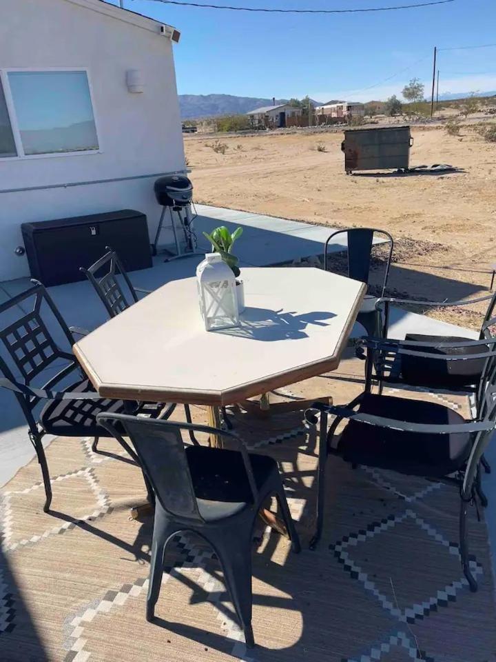 Serene Modern Home Backdoor With Great Wifi, Games, Movies, Patio Seating And Bbq Easy Access To North Joshua Tree National Park In 10 Minutes Twentynine Palms Exterior foto