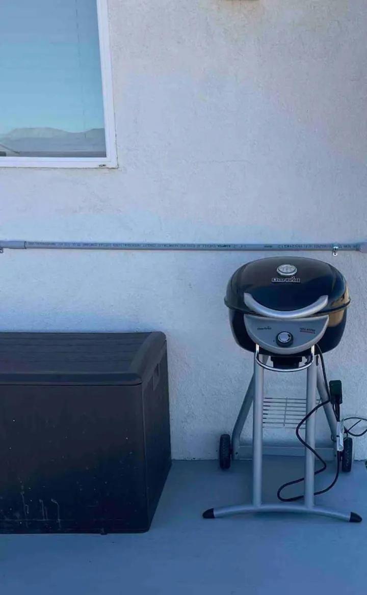 Serene Modern Home Backdoor With Great Wifi, Games, Movies, Patio Seating And Bbq Easy Access To North Joshua Tree National Park In 10 Minutes Twentynine Palms Exterior foto